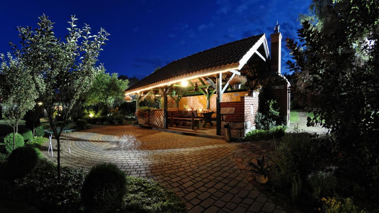 Szumi Las Events & Apartments Regimin ภายนอก รูปภาพ